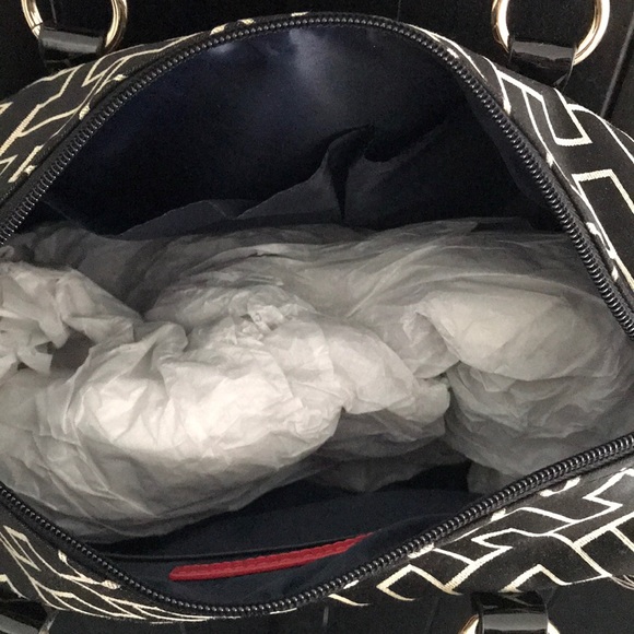 TH Signature Bowler Satchel - Picture 4 of 4